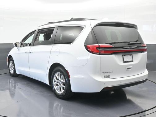 2022 Chrysler Pacifica Touring-L