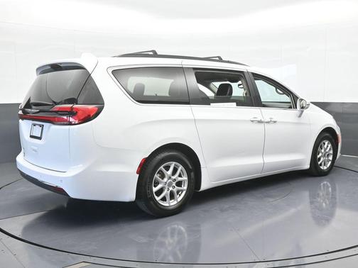 2022 Chrysler Pacifica Touring-L