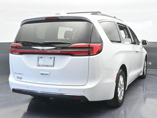 2022 Chrysler Pacifica Touring-L