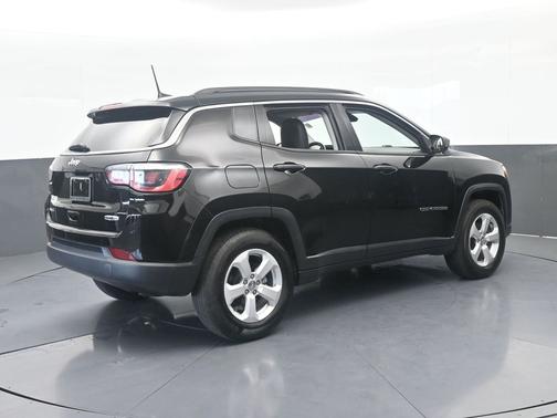 Diamond Black Crystal Pearlcoat 2018 Jeep Compass Latitude