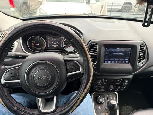 Diamond Black Crystal Pearlcoat 2018 Jeep Compass Latitude