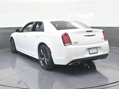 2023 Chrysler 300 Touring L