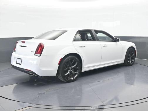 2023 Chrysler 300 Touring L
