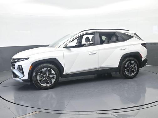 White Pearl 2025 Hyundai TUCSON SEL