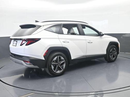 White Pearl 2025 Hyundai TUCSON SEL