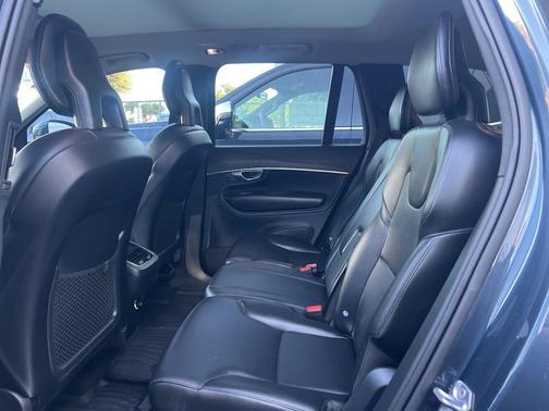 2020 Volvo XC90 T5 Momentum 7 Passenger