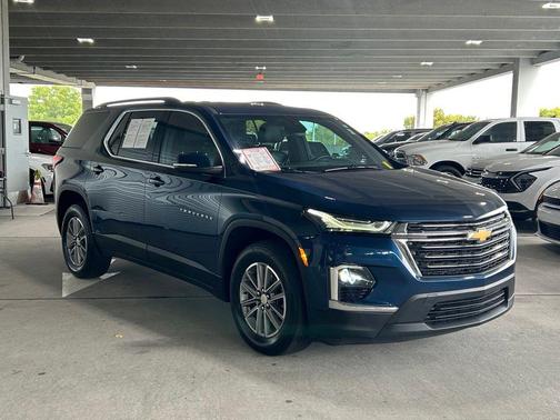 2023 Chevrolet Traverse LT Leather