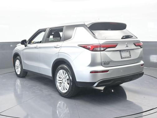 2022 Mitsubishi Outlander ES