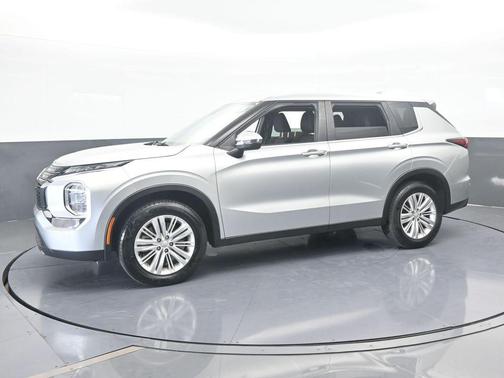 2022 Mitsubishi Outlander ES