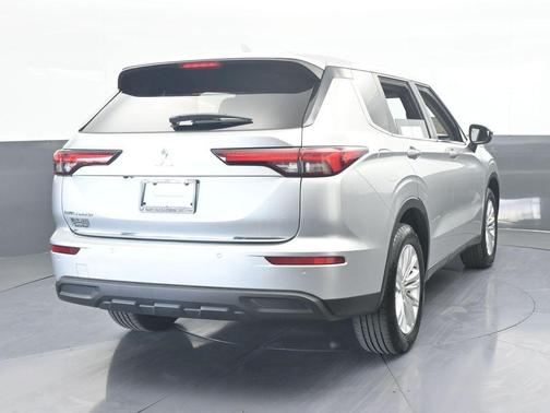 2022 Mitsubishi Outlander ES