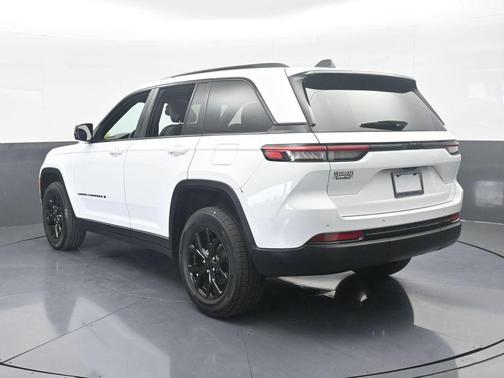 2024 Jeep Grand Cherokee Laredo
