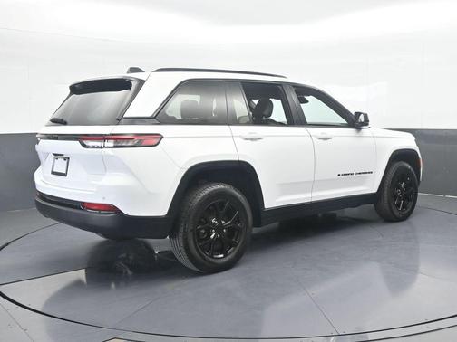 2024 Jeep Grand Cherokee Laredo
