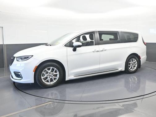 2023 Chrysler Pacifica Touring-L