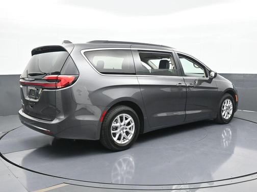 2022 Chrysler Pacifica Touring-L