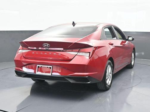 2022 Hyundai ELANTRA SE