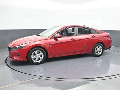 2022 Hyundai ELANTRA SE