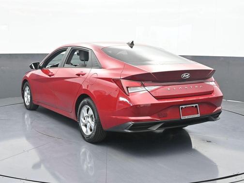 2022 Hyundai ELANTRA SE