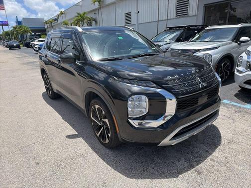Black 2022 Mitsubishi Outlander SEL