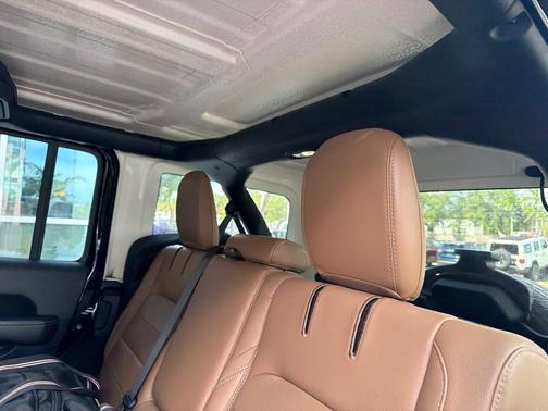 Black Clearcoat 2021 Jeep Wrangler Unlimited Sahara 4xe