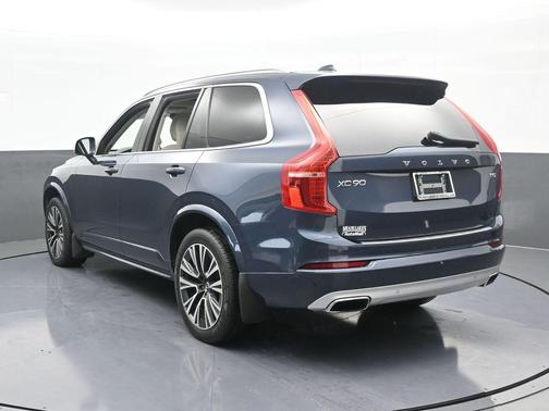 2020 Volvo XC90 T5 Momentum 7 Passenger