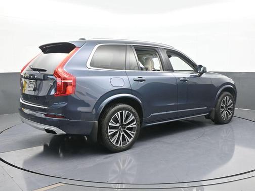 2020 Volvo XC90 T5 Momentum 7 Passenger