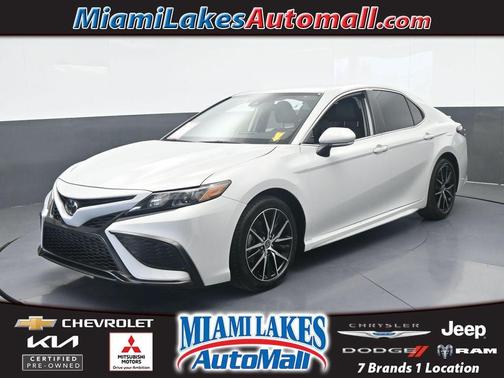 Ice 2023 Toyota Camry SE