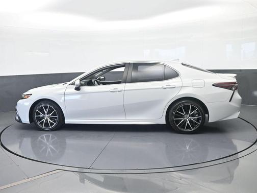 Ice 2023 Toyota Camry SE