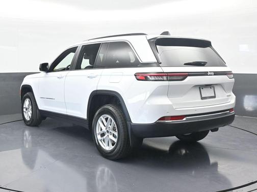 Bright White Clearcoat 2025 Jeep Grand Cherokee Laredo X