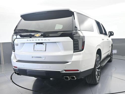 Iridescent Pearl Tricoat 2025 Chevrolet Suburban High Country
