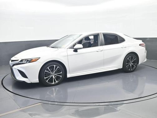 Super White 2020 Toyota Camry SE