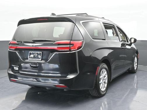 2022 Chrysler Pacifica Touring-L