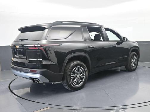 Mosaic Black Metallic 2025 Chevrolet Traverse LT
