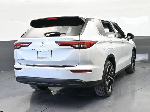 2022 Mitsubishi Outlander ES