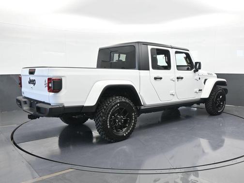 2024 Jeep Gladiator Sport