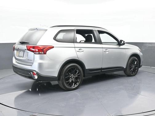 2018 Mitsubishi Outlander LE