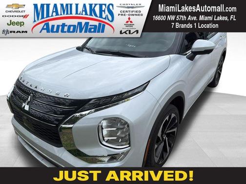 White 2024 Mitsubishi Outlander SEL