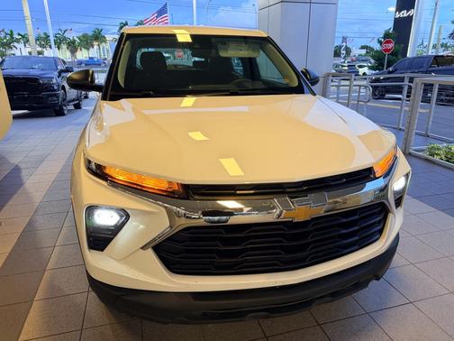 Summit White 2026 Chevrolet Trailblazer LS