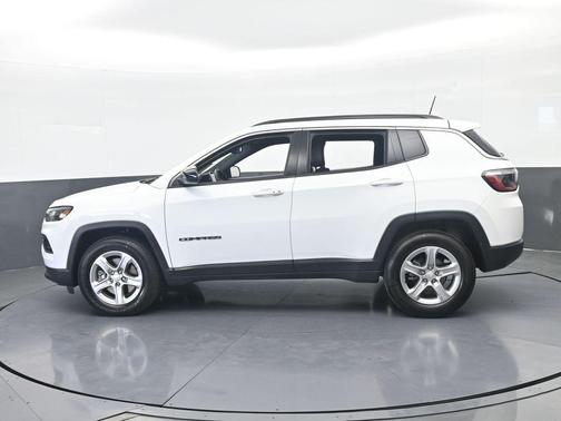 Bright White Clearcoat 2023 Jeep Compass Latitude