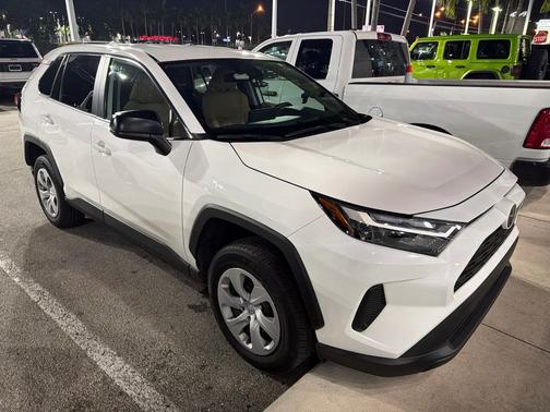 Ice 2025 Toyota RAV4 LE
