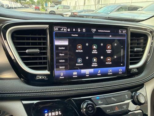 Brilliant Black Crystal Pearlcoat 2023 Chrysler Pacifica Hybrid Touring L