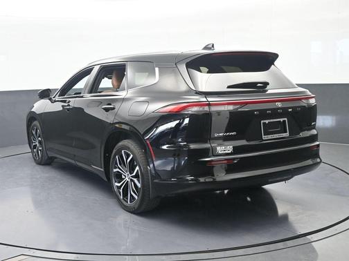 Black 2025 Toyota Crown Signia XLE