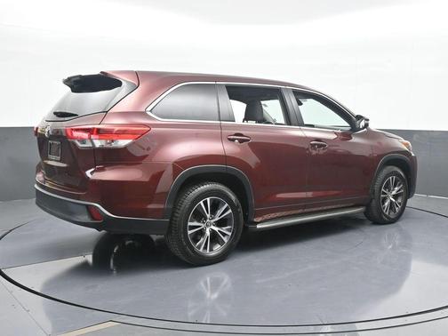2017 Toyota Highlander LE