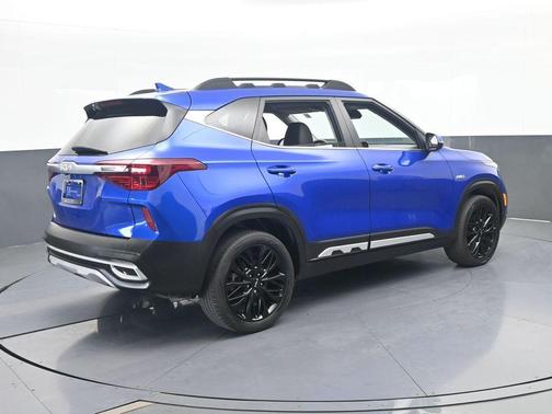 Neptune Blue 2023 Kia Seltos Nightfall