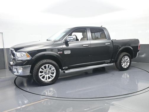 Brilliant Black Crystal Pearlcoat 2018 RAM 1500 Longhorn
