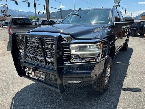 2020 RAM 3500 Laramie Crew Cab 4x4 8' Box