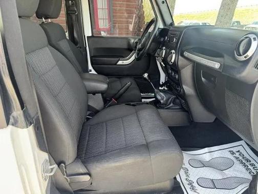 Bright White Clearcoat 2012 Jeep Wrangler Rubicon