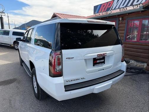 White 2019 GMC Yukon XL SLT