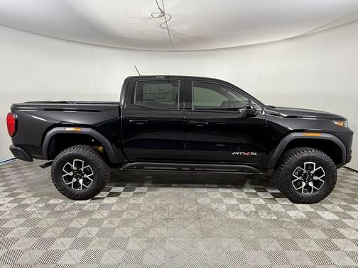 2025 GMC Canyon AT4