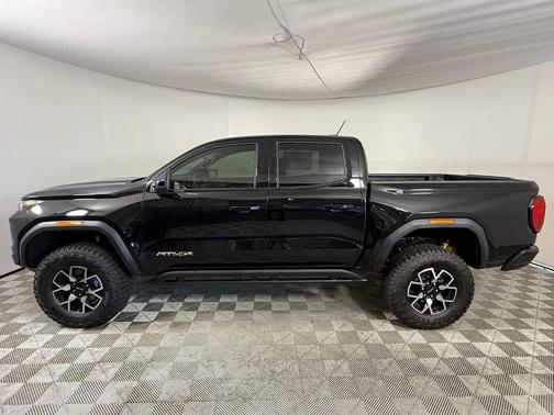 2025 GMC Canyon AT4