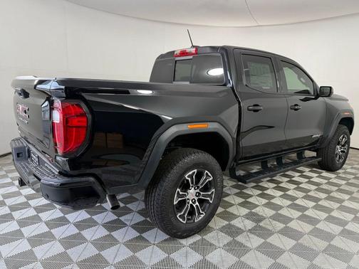 2025 GMC Canyon AT4